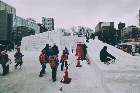 삿포로 기념품: 눈사람이 춤추는 날, 초콜릿은 왜 울었을까?